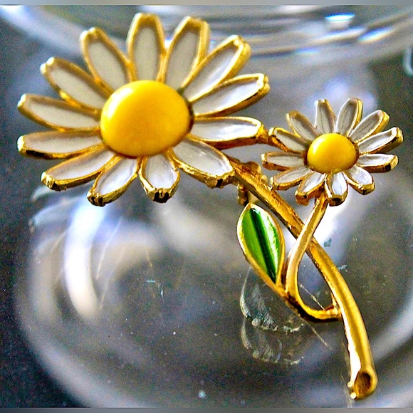 WEISS DAISY BROACH VINTAGE ALBERT WEISS WHITE YELLOW GOLD 3 INCH BY 2 INCH - Picture 3 of 6